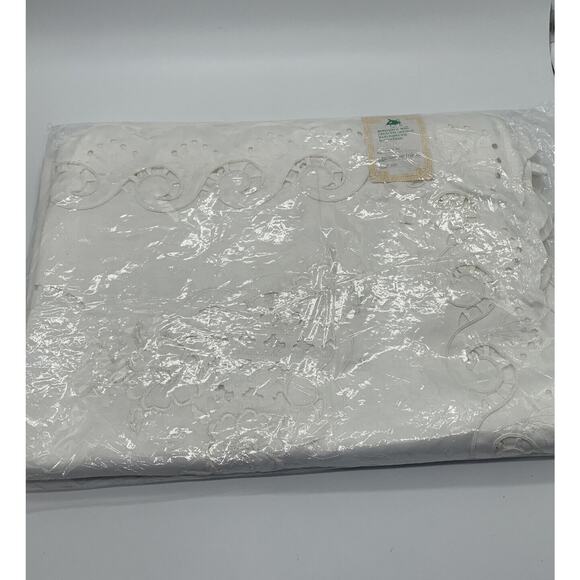 Bordado A. Mao Creacion Original 72"x 108” White Tablecloth 13 pcs. Set Read - Picture 7 of 8